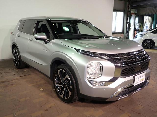 アウトランダーＰＨＥＶ Ｇ　４ＷＤ　純正９インチメモリーナビ　フルセグＴＶ　ブルートゥース　全方位モニター　コンビシート　シート＆ステアリングヒーター　ＬＥＤオートライト　車線逸脱　前方衝突防止　７人乗り　禁煙車　スマートキー（27枚目）