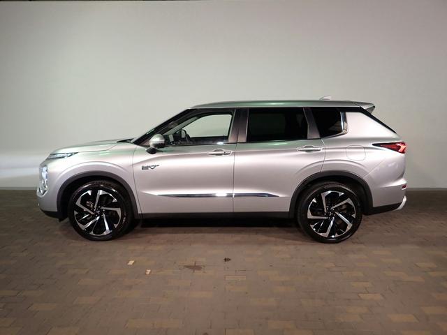 アウトランダーＰＨＥＶ Ｇ　４ＷＤ　純正９インチメモリーナビ　フルセグＴＶ　ブルートゥース　全方位モニター　コンビシート　シート＆ステアリングヒーター　ＬＥＤオートライト　車線逸脱　前方衝突防止　７人乗り　禁煙車　スマートキー（29枚目）