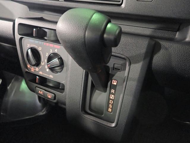 ハイゼットカーゴ DX スマートアシスト 衝突警報装置ブレーキ 両側スライドドア オートライト オートハイビーム パーキングセンサー プライバシーガラス 禁煙車 キーレスエントリー(12枚目)