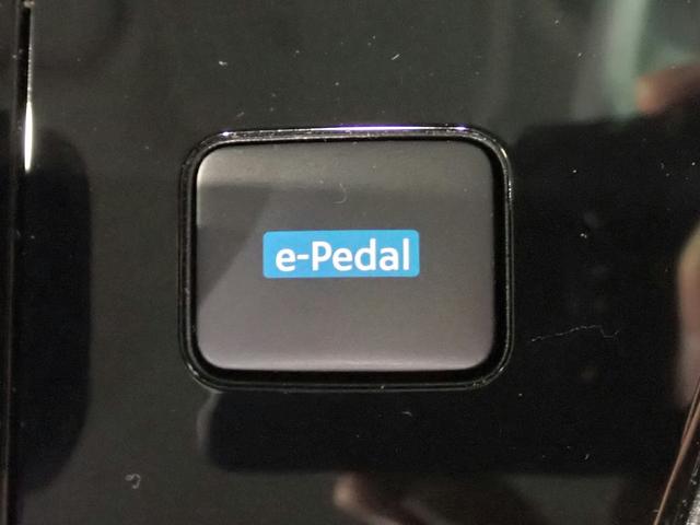 サクラ Ｘ　純正９インチメモリーナビ　フルセグＴＶ　ＣＤ＆ＤＶＤ再生　ブルートゥース　アラウンドビューモニター　エマージェンシブレーキ　ベンチシート　ＬＥＤオートライト　Ｆ＆Ｒドラレコ　禁煙車　インテリキー（12枚目）