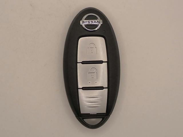 キックス Ｘ　純正９インチＳＤナビ　フルセグＴＶ　ＣＤ＆ＤＶＤ再生　ブルートゥース　アラウンドビューモニター　プロパイロット　ＥＴＣ車載器　ハーフレザーＳ　ステアリング＆シートヒーター　ＬＥＤ　ワンオーナー　禁煙車（8枚目）