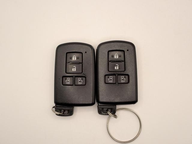 シエンタ ハイブリッド　ファンベースＧ　純正ＳＤナビ　ワンセグＴＶ　ＣＤ再生　ブルートゥース　パノラマビューモニター　ＥＴＣ車載器　両側電動スライドドア　ＬＥＤオートライト　セーフティセンス　ドラレコ　禁煙車　スマートキー（9枚目）