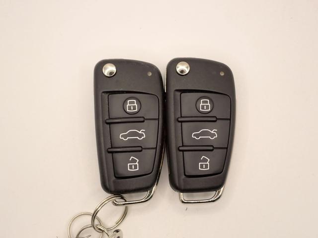 Ｑ３スポーツバック ３５ＴＦＳＩ　Ｓライン　ブラックスタイリング　純正メモリーナビ　フルセグＴＶ　ブルートゥース　全方位モニター　ＥＴＣ２．０　黒レザーシート　シートヒーター　ＬＥＤオートライト　ドラレコ　禁煙車　スマートキー（8枚目）