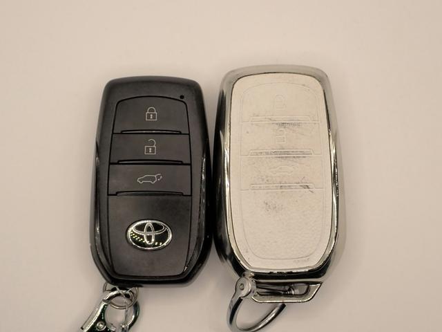 プリウス Ｚ　ＰＨＥＶ　純正ナビ　フルセグＴＶ　ブルートゥース　全方位モニター　パノラマルーフ　黒レザーシート　シートヒーター＆ベンチレーター　ＬＥＤオート　デジタルインナーＭ　ワンオーナー　禁煙車　スマートキー（8枚目）