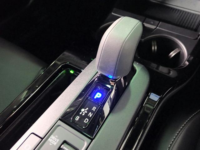 プリウス Ｚ　ＰＨＥＶ　純正ナビ　フルセグＴＶ　ブルートゥース　全方位モニター　パノラマルーフ　黒レザーシート　シートヒーター＆ベンチレーター　ＬＥＤオート　デジタルインナーＭ　ワンオーナー　禁煙車　スマートキー（16枚目）