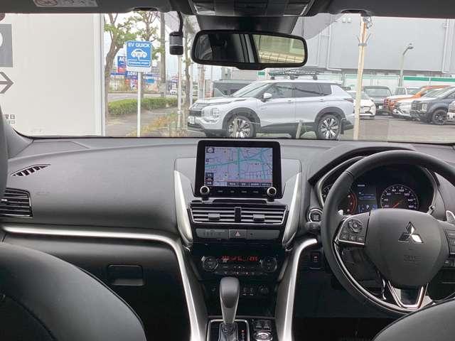 エクリプスクロス Ｐ　純正ナビ・フルセグＴＶ・全周囲カメラ　ｅ－アシスト　アラウンドビューモニター　禁煙車　ＬＥＤヘッドライト　パワーシート　フルオートエアコン　フルセグＴＶ　パーキングセンサー　シートヒーター　ＥＴＣ（3枚目）