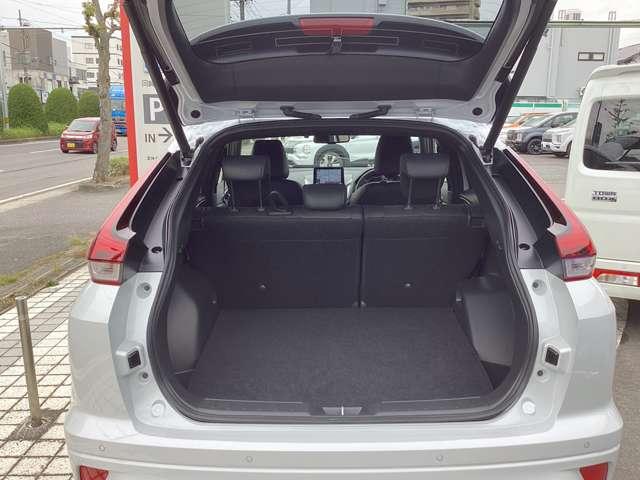 エクリプスクロス Ｐ　純正ナビ・フルセグＴＶ・全周囲カメラ　ｅ－アシスト　アラウンドビューモニター　禁煙車　ＬＥＤヘッドライト　パワーシート　フルオートエアコン　フルセグＴＶ　パーキングセンサー　シートヒーター　ＥＴＣ（6枚目）