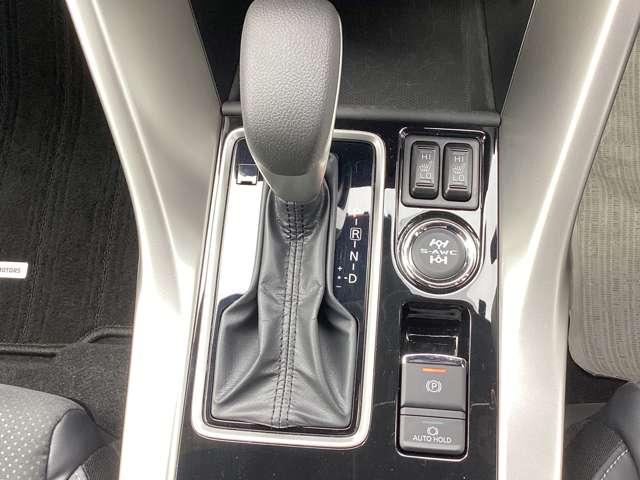 エクリプスクロス Ｐ　純正ナビ・フルセグＴＶ・全周囲カメラ　ｅ－アシスト　アラウンドビューモニター　禁煙車　ＬＥＤヘッドライト　パワーシート　フルオートエアコン　フルセグＴＶ　パーキングセンサー　シートヒーター　ＥＴＣ（12枚目）