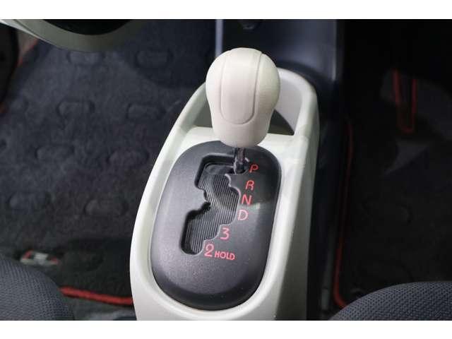 アイ ビバーチェ　メモリーナビ　オ－トエアコン　インテリキー　キーフリーシステム　ＰＷ　エアバック　ＤＶＤ　ＰＳ　ナビ　ＡＢＳ　メモリーナビ　両席エアバック（9枚目）