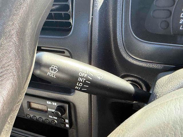 スクラムトラック ＫＣスペシャル　三方開　ＡＴ　エアコン　パワーステアリング　運転席エアバッグ　助手席エアバッグ（27枚目）