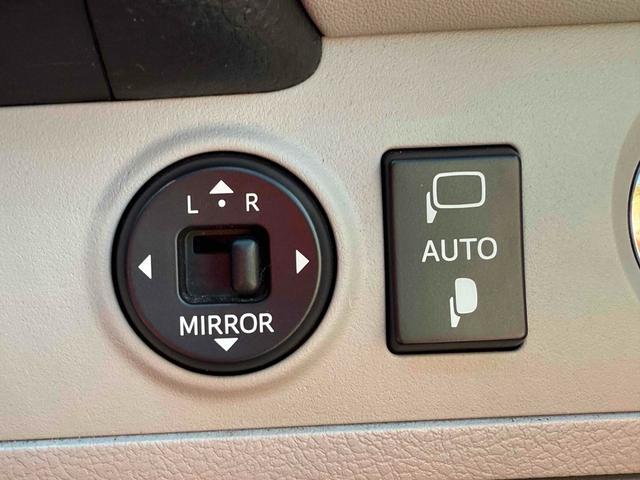 クラウン ロイヤルサルーン ETC クリアランスソナー オートクルーズコントロール バックカメラ ナビ TV アルミホイール HID AT シートヒーター スマートキー 電動格納ミラー 盗難防止システム パワーシート CD(12枚目)