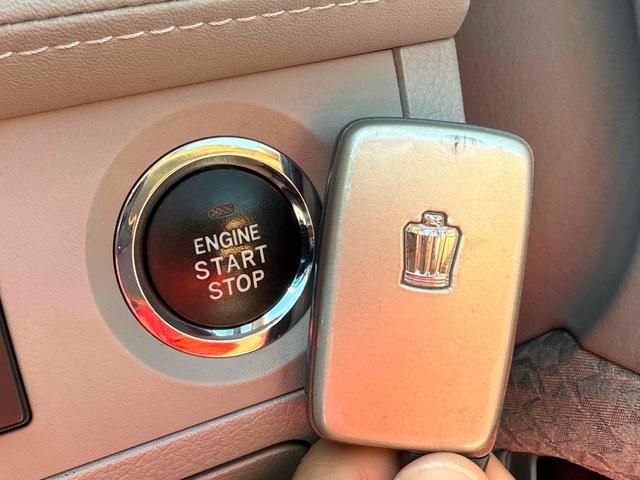 クラウン ロイヤルサルーン ETC クリアランスソナー オートクルーズコントロール バックカメラ ナビ TV アルミホイール HID AT シートヒーター スマートキー 電動格納ミラー 盗難防止システム パワーシート CD(13枚目)