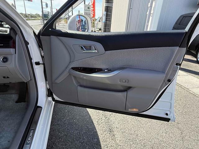 クラウン ロイヤルサルーン ETC クリアランスソナー オートクルーズコントロール バックカメラ ナビ TV アルミホイール HID AT シートヒーター スマートキー 電動格納ミラー 盗難防止システム パワーシート CD(51枚目)