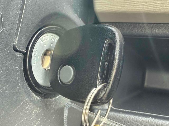 ワゴンR FX キーレスエントリー アイドリングストップ 電動格納ミラー ベンチシート CVT 盗難防止システム ABS CD ミュージックプレイヤー接続可 衝突安全ボディ エアコン パワーステアリング(29枚目)