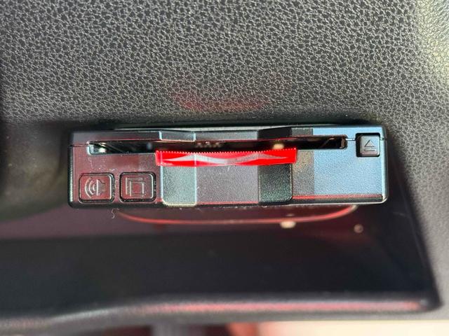 ハイゼットカーゴ ＤＸ　ＳＡＩＩＩ　ＡＴ　衝突被害軽減システム　ＥＴＣ　ナビ　バックカメラ　両側スライドドア　キーレスエントリー　アイドリングストップ　オートマチックハイビーム　ＡＢＳ　ＥＳＣ　エアコン　パワーステアリング（7枚目）