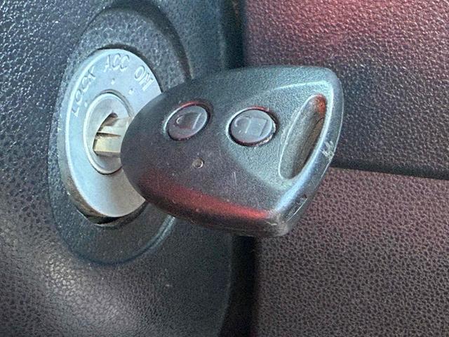 ハイゼットカーゴ ＤＸ　ＳＡＩＩＩ　ＡＴ　衝突被害軽減システム　ＥＴＣ　ナビ　バックカメラ　両側スライドドア　キーレスエントリー　アイドリングストップ　オートマチックハイビーム　ＡＢＳ　ＥＳＣ　エアコン　パワーステアリング（9枚目）