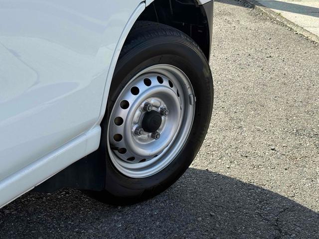 ハイゼットカーゴ ＤＸ　ＳＡＩＩＩ　ＡＴ　衝突被害軽減システム　ＥＴＣ　ナビ　バックカメラ　両側スライドドア　キーレスエントリー　アイドリングストップ　オートマチックハイビーム　ＡＢＳ　ＥＳＣ　エアコン　パワーステアリング（22枚目）