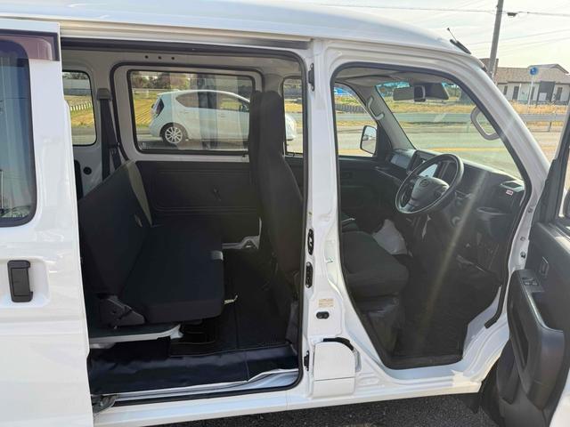 ハイゼットカーゴ ＤＸ　ＳＡＩＩＩ　ＡＴ　衝突被害軽減システム　ＥＴＣ　ナビ　バックカメラ　両側スライドドア　キーレスエントリー　アイドリングストップ　オートマチックハイビーム　ＡＢＳ　ＥＳＣ　エアコン　パワーステアリング（42枚目）