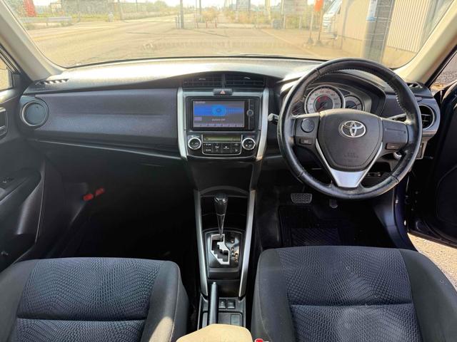 カローラフィールダー １．８Ｓ　ＥＴＣ　ナビ　ＴＶ　ＨＩＤ　スマートキー　電動格納ミラー　ＣＶＴ　盗難防止システム　衝突安全ボディ　ＡＢＳ　ＥＳＣ　ＣＤ　ＤＶＤ再生　Ｂｌｕｅｔｏｏｔｈ　エアコン　パワーステアリング　パワーウィンドウ（3枚目）