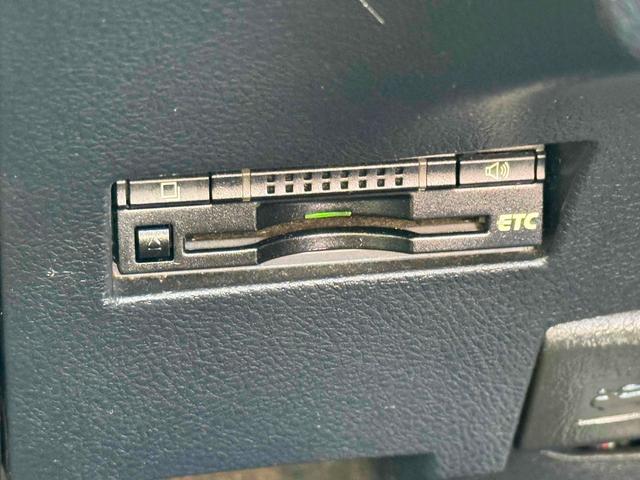 カローラフィールダー １．８Ｓ　ＥＴＣ　ナビ　ＴＶ　ＨＩＤ　スマートキー　電動格納ミラー　ＣＶＴ　盗難防止システム　衝突安全ボディ　ＡＢＳ　ＥＳＣ　ＣＤ　ＤＶＤ再生　Ｂｌｕｅｔｏｏｔｈ　エアコン　パワーステアリング　パワーウィンドウ（7枚目）