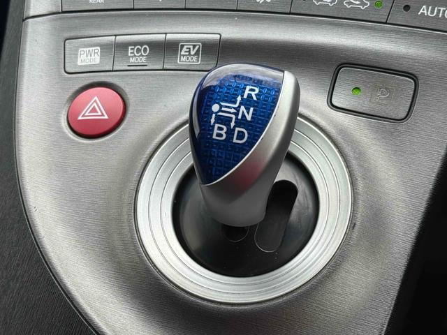 プリウス S ETC バックカメラ ナビ TV アルミホイール オートライト HID CVT スマートキー 電動格納ミラー 盗難防止システム CD DVD再生 Bluetooth 衝突安全ボディ ABS エアコン(9枚目)