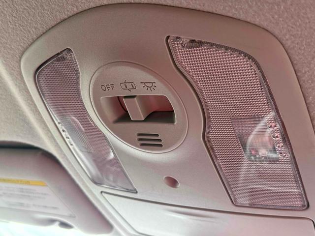 プリウス S ETC バックカメラ ナビ TV アルミホイール オートライト HID CVT スマートキー 電動格納ミラー 盗難防止システム CD DVD再生 Bluetooth 衝突安全ボディ ABS エアコン(41枚目)