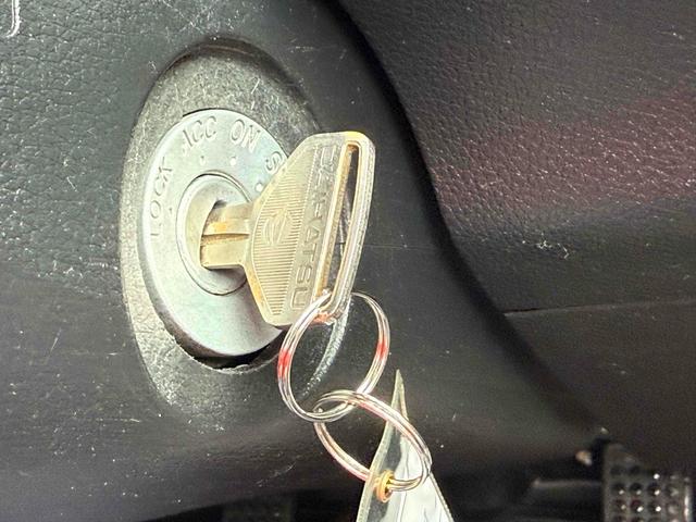 ハイゼットトラック ジャンボ　４ＷＤ　ＭＴ　ＬＥＤヘッドランプ　エアコン　パワーステアリング　パワーウィンドウ（8枚目）