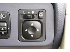 ★電動格納ドアミラー！ボタン一つでドアミラーの折り畳みが可能です。ミラーの角度調整もスイッチ操作で調整できます♪ 6