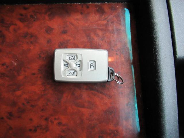 ヴェルファイア ３．５Ｚ　プラチナセレクションＩＩ　４ＷＤ　ドライブレコーダー　ＥＴＣ　バックカメラ　ナビ　ＴＶ　クリアランスソナー　オートクルーズコントロール　両側電動スライドドア　ＨＩＤ　電動リアゲート　スマートキー　電動格納ミラー　３列シート（11枚目）