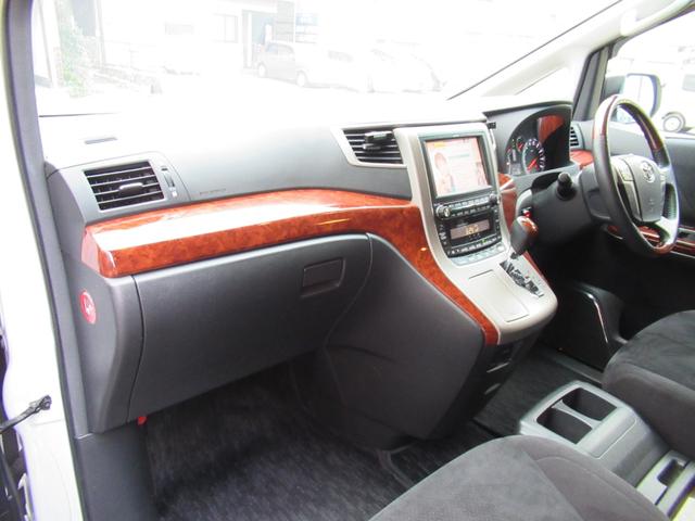 ヴェルファイア ３．５Ｚ　プラチナセレクションＩＩ　４ＷＤ　ドライブレコーダー　ＥＴＣ　バックカメラ　ナビ　ＴＶ　クリアランスソナー　オートクルーズコントロール　両側電動スライドドア　ＨＩＤ　電動リアゲート　スマートキー　電動格納ミラー　３列シート（30枚目）