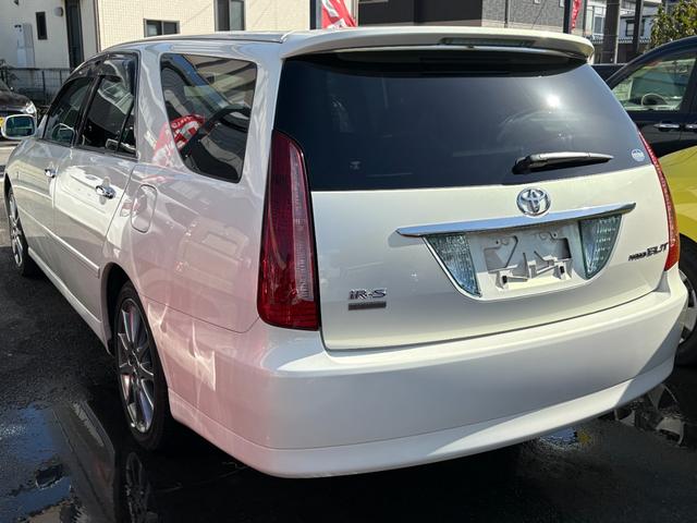 マークIIブリット ２．５ｉＲ－Ｓ　３５ｔｈアニバーサリーナビＰ　マルチナビ　ＨＩＤライト　キーレス　ＥＴＣ　禁煙車　Ｐガラス　純正１７インチＡＷ　３５周年特別仕様車（5枚目）