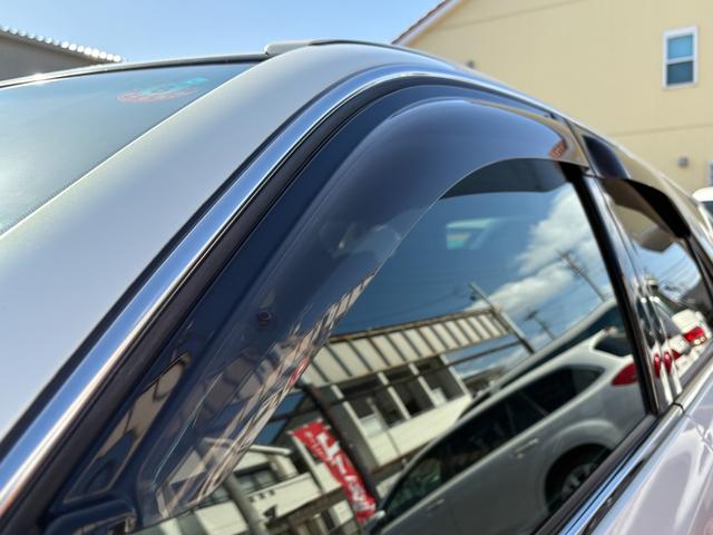 マークIIブリット ２．５ｉＲ－Ｓ　３５ｔｈアニバーサリーナビＰ　マルチナビ　ＨＩＤライト　キーレス　ＥＴＣ　禁煙車　Ｐガラス　純正１７インチＡＷ　３５周年特別仕様車（9枚目）