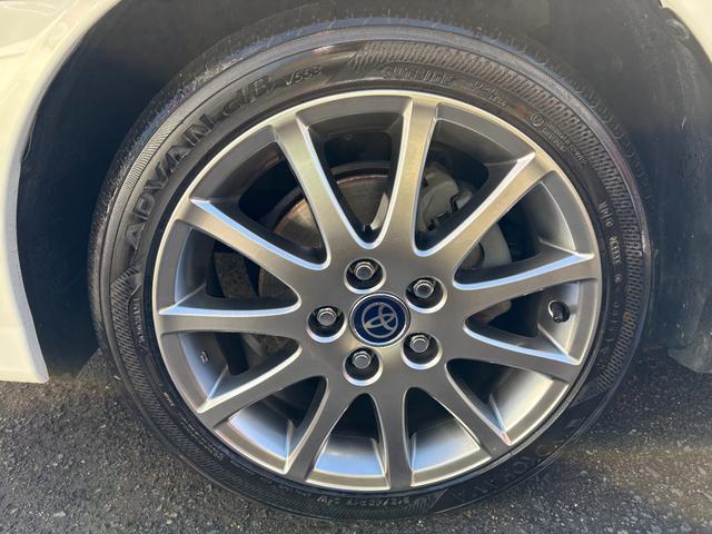 マークIIブリット ２．５ｉＲ－Ｓ　３５ｔｈアニバーサリーナビＰ　マルチナビ　ＨＩＤライト　キーレス　ＥＴＣ　禁煙車　Ｐガラス　純正１７インチＡＷ　３５周年特別仕様車（17枚目）