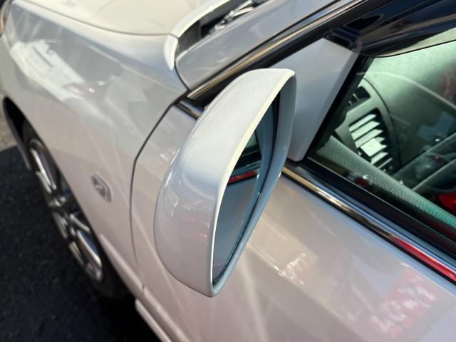 マークIIブリット ２．５ｉＲ－Ｓ　３５ｔｈアニバーサリーナビＰ　マルチナビ　ＨＩＤライト　キーレス　ＥＴＣ　禁煙車　Ｐガラス　純正１７インチＡＷ　３５周年特別仕様車（19枚目）