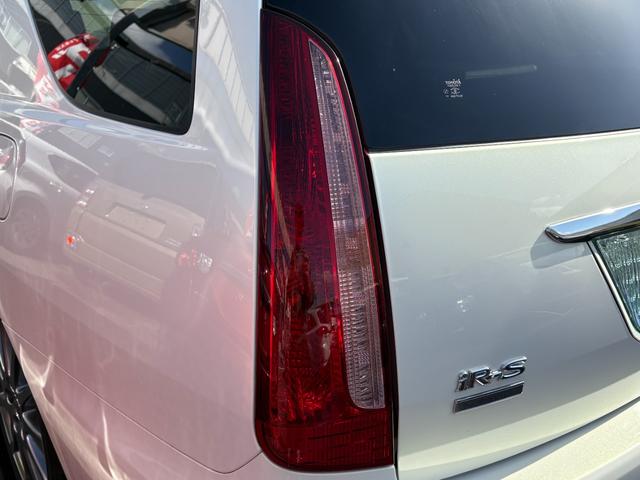 マークIIブリット ２．５ｉＲ－Ｓ　３５ｔｈアニバーサリーナビＰ　マルチナビ　ＨＩＤライト　キーレス　ＥＴＣ　禁煙車　Ｐガラス　純正１７インチＡＷ　３５周年特別仕様車（22枚目）