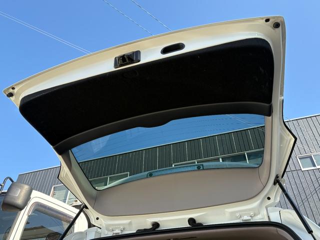 マークIIブリット ２．５ｉＲ－Ｓ　３５ｔｈアニバーサリーナビＰ　マルチナビ　ＨＩＤライト　キーレス　ＥＴＣ　禁煙車　Ｐガラス　純正１７インチＡＷ　３５周年特別仕様車（26枚目）