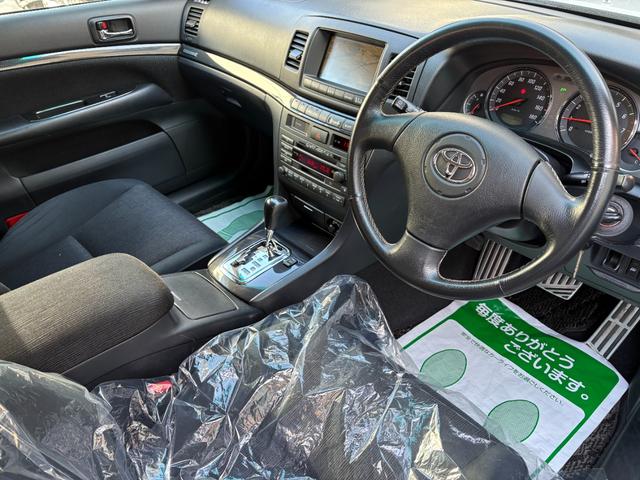 マークIIブリット ２．５ｉＲ－Ｓ　３５ｔｈアニバーサリーナビＰ　マルチナビ　ＨＩＤライト　キーレス　ＥＴＣ　禁煙車　Ｐガラス　純正１７インチＡＷ　３５周年特別仕様車（29枚目）