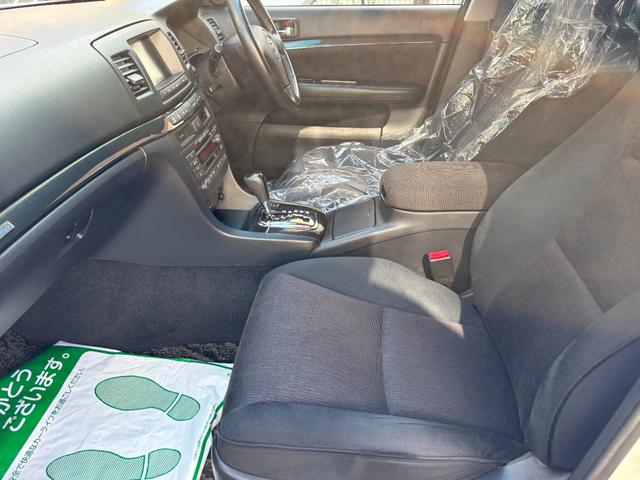 マークIIブリット ２．５ｉＲ－Ｓ　３５ｔｈアニバーサリーナビＰ　マルチナビ　ＨＩＤライト　キーレス　ＥＴＣ　禁煙車　Ｐガラス　純正１７インチＡＷ　３５周年特別仕様車（30枚目）