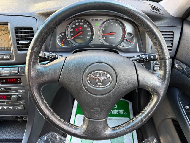 マークIIブリット ２．５ｉＲ－Ｓ　３５ｔｈアニバーサリーナビＰ　マルチナビ　ＨＩＤライト　キーレス　ＥＴＣ　禁煙車　Ｐガラス　純正１７インチＡＷ　３５周年特別仕様車（33枚目）