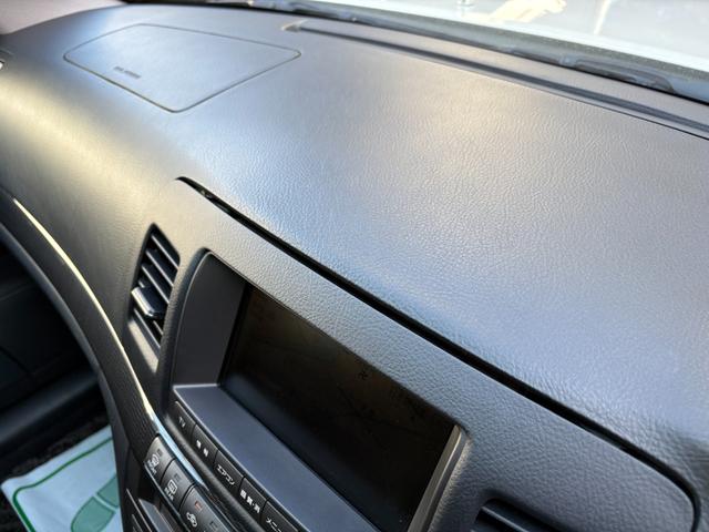 マークIIブリット ２．５ｉＲ－Ｓ　３５ｔｈアニバーサリーナビＰ　マルチナビ　ＨＩＤライト　キーレス　ＥＴＣ　禁煙車　Ｐガラス　純正１７インチＡＷ　３５周年特別仕様車（39枚目）