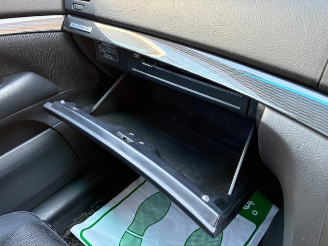 マークIIブリット ２．５ｉＲ－Ｓ　３５ｔｈアニバーサリーナビＰ　マルチナビ　ＨＩＤライト　キーレス　ＥＴＣ　禁煙車　Ｐガラス　純正１７インチＡＷ　３５周年特別仕様車（42枚目）