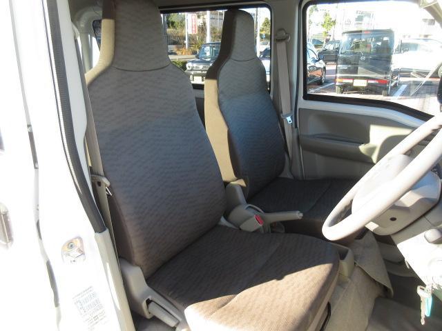 �����X����������������̔��̂��Ԃł��I�ڂ����̓X�^�b�t�܂ł��q�˂��������B