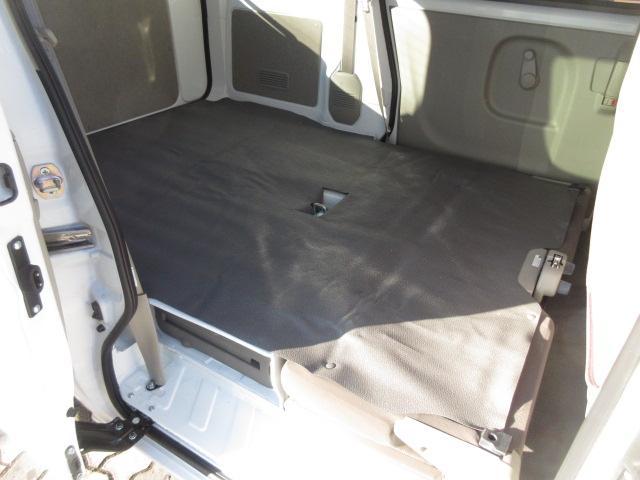 �����X����������������̔��̂��Ԃł��I�ڂ����̓X�^�b�t�܂ł��q�˂��������B