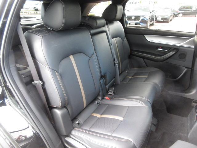 �t�����g�V�[�g���l�̉��K����^����ꂽ�Z�J���h�V�[�g�́A�U�F�S�����̂R�l�|���^�C�v�ł��B�܂�ō����Z�_���̂悤�ȍ���S�n���A���񂲊��\���������B