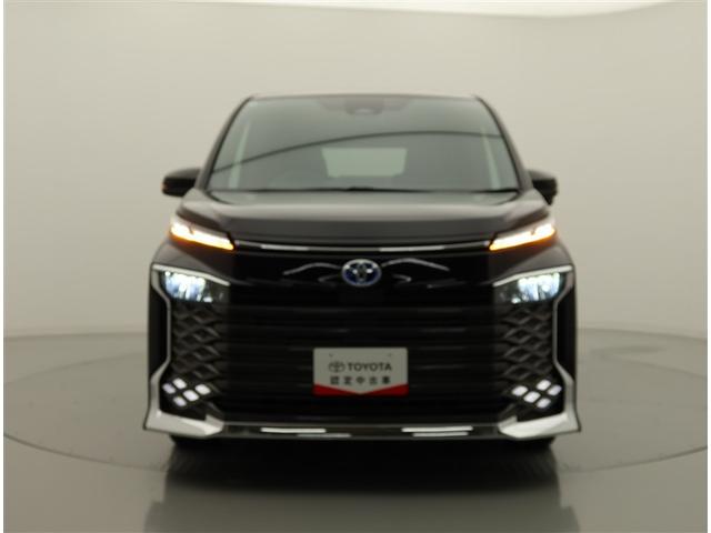 ヴォクシー ハイブリッドＳ－Ｚ　両側電動スライド　ＤＡ　Ｂモニター　ミュージックプレイヤー接続可衝突被害軽減システム　ＥＴＣ　スマートキー　ＬＥＤ　クルコン　リヤワイパー　クリアランスソナー　シートヒーター　オートライト　１オーナー（14枚目）