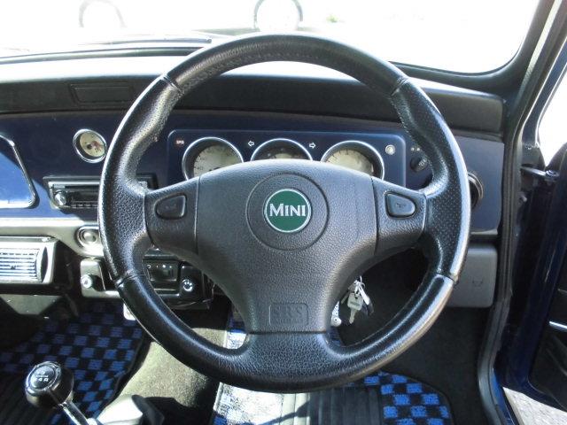 ＭＩＮＩ クーパー　１．３ｉ　ＭＰＩ　ＴＨＥ　ＬＡＳＴ　ＭＩＮＩ　フロントラジエター　ツインインジェクター　イモビライザー　高速型トランスミッション　開閉式リアクォターガラス　ボディー同色カラードパネル（17枚目）