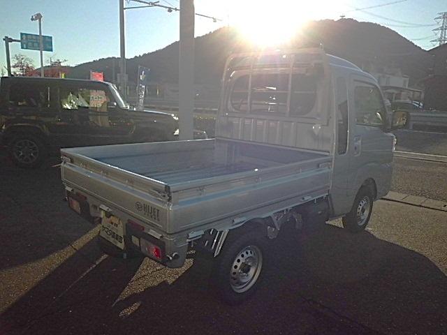 ハイゼットトラック ジャンボエクストラ 4WD LEDヘッド スマートキー プッシュスタート スマートアシスト 届出済未使用車(7枚目)