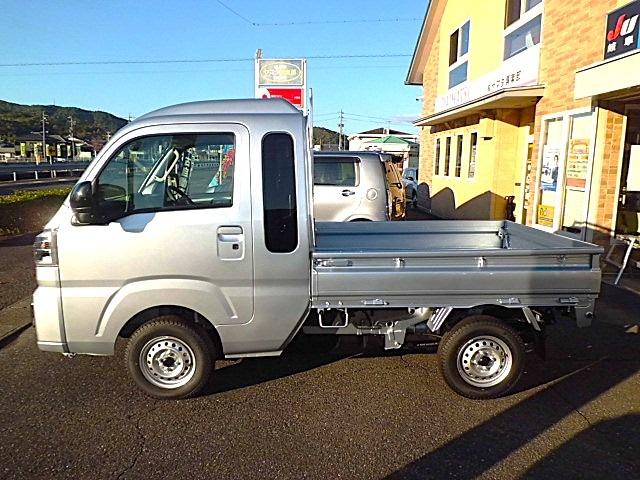 ハイゼットトラック ジャンボエクストラ 4WD LEDヘッド スマートキー プッシュスタート スマートアシスト 届出済未使用車(8枚目)