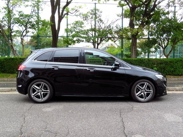 Bクラス B180 AMGレザーエクスクルーシブパッケージ パノラマルーフ アドバンスドパッケージ レーダーセーフティパッケージ ナビゲーションパッケージ 赤/黒本革シート 360°カメラ ヘッドアップディスプレイ パワーシート シートヒーター 禁煙車(4枚目)