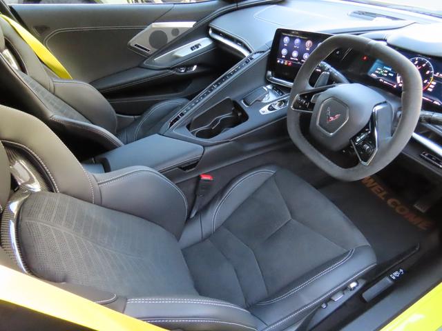 シボレーコルベット ２ＬＴ　リミテッドスポーツスタイルエディション　２０２３年モデル　７０周年記念モデル　　限定車　ワンオーナー　延長保証・延長メンテナンスプラン２年加入済み　純正ドラレコ付き　ＢＯＳＥ　メーカークラウドナビ　スエードシート　スエードステアリング（23枚目）